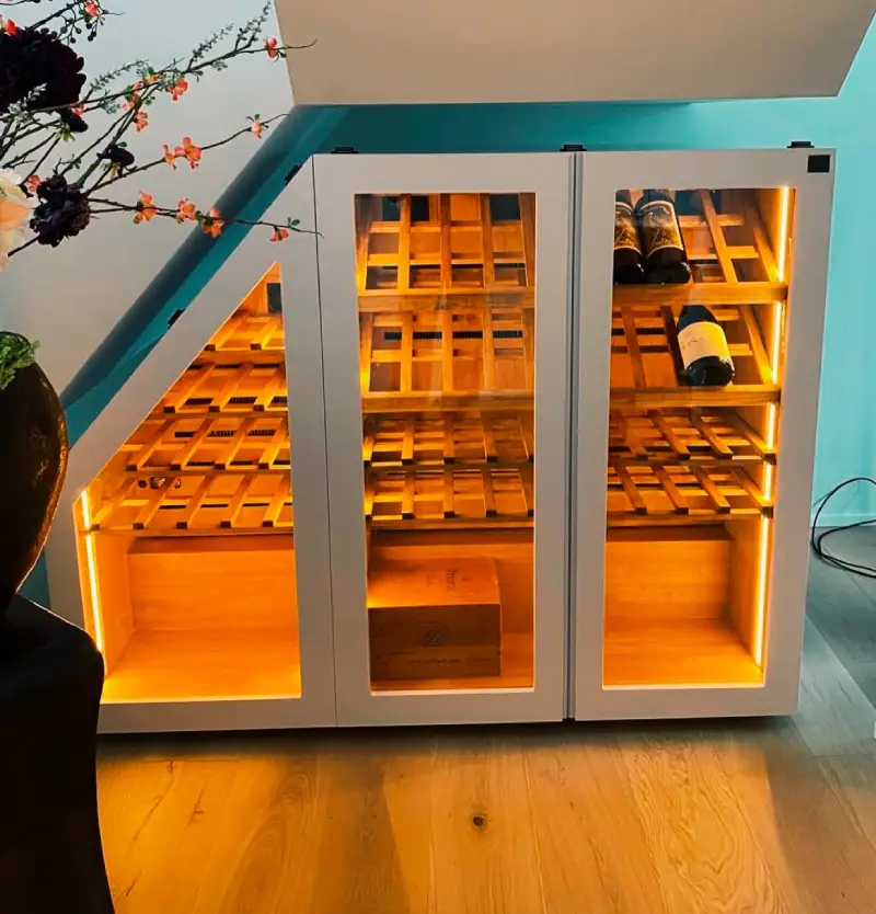 Vinoteca para hueco debajo de la escalera, vinoteca a medida